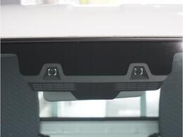 【デュアルカメラブレーキサポート】2つのカメラが前方の歩行者やクルマを検知し、衝突事故時の被害を軽減します。