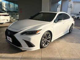 【TRDエアロ】人気のTRDエアロを装備！クルマの外観がよりスタイリッシュになり、街中で存在感あふれる1台に♪将来買い替える時にもリセールに影響しやすく、価値ある人気の装備です！