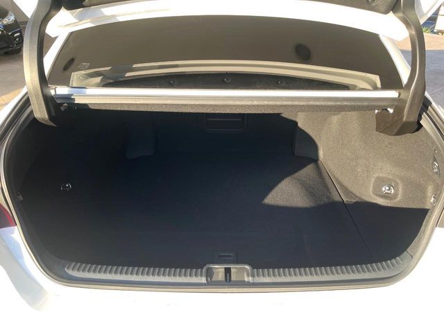 【パワーバックドア】スマートキーや運転席のボタンを押すだけでリアゲートが自動で開閉します！荷物を持っている時や、高い位置にあるバックドアを閉める際に便利な機能です♪