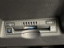 【ETC2.0（DSRC/ITSスポット）】ETCカードを挿入すれば料金所はノンストップで通過できます。ETC限定の割引や、高速道路の情報提供サービスを利用できます。