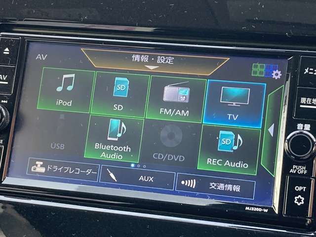 DVD、フルセグTV、Bluetoothオーディオなど、欠かせない機能も豊富についています！