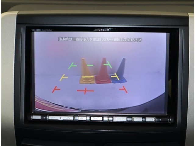 【バックモニター】付です。バックギヤに入れるだけで、ナビの画面に後方視界を映し出して非常に便利ですよ(^^♪後ろが見えることで安全確認も出来ますね☆