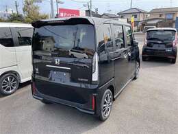 広々とした車内空間に優れた燃費性能。更にデザインも上質で人気のお車です！