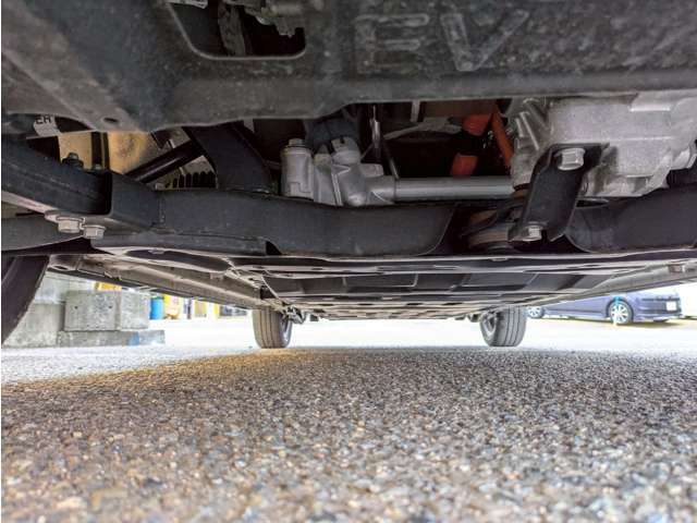 下回りに注目☆目立った錆や打ち傷も無く良好です。車の履歴は見えない所も大切ですよ。車選びはこちらもよく見てきめて下さいね。