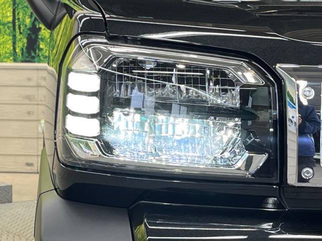 【LEDヘッドライト】悪天候や夜間走行時も良好な視界を確保し安心して運転できる高輝度LEDヘッドライトを装備！点灯速度が早く、消費電力も抑えられています。