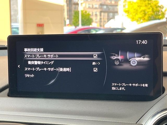 【スマートブレーキサポート】走行中に前方の車両等を認識し、衝突しそうな時は警報とブレーキで衝突回避と被害軽減をアシスト。より安全にドライブをお楽しみいただけます。