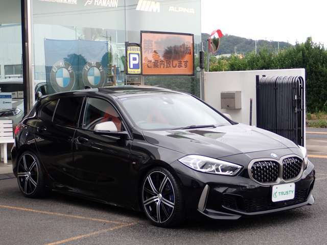 BMW在庫保有台数常時100台以上！ご来店の際はBMW本店（厚木市下荻野140-1）にご来店ください！弊社自慢の全天候型ショールーム！BMW在庫保有台数常時100台以上ございます！
