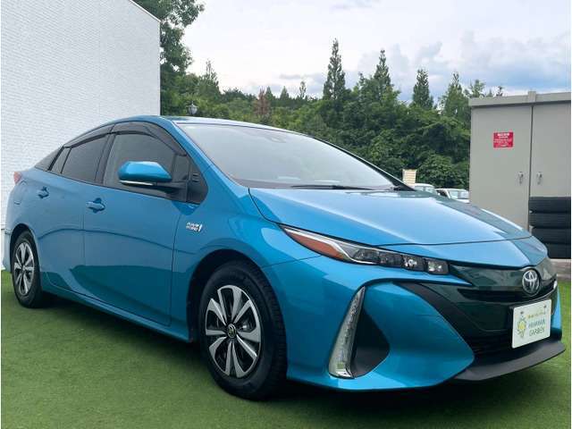 軽自動車から外車まで選び抜かれたお薦め車両を展示中