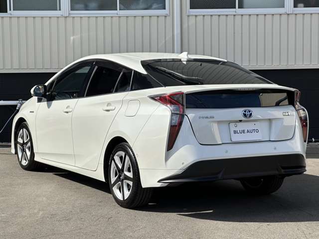 この度は当店のお車を御覧いただき誠にありがとうございます。プリウス　Aツーリングセレクション“入庫いたしました！