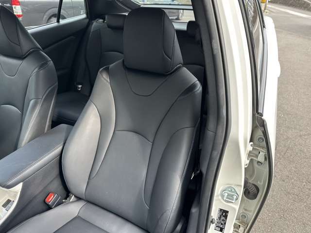 この度は当店のお車を御覧いただき誠にありがとうございます。プリウス　Aツーリングセレクション“入庫いたしました！