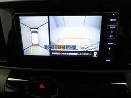 【パノラマモニター】上からの映像を表示。前後左右のカメラで合成し、運転席からの目視だけでは確認しにくい状況をリアルタイムで見晴らせます