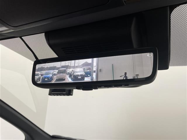 【デジタルインナーミラー(前後方録画機能付)】車両後方カメラの映像をルームミラーに映すことが出来ます。 ドライブレコーダー機能もあり、まさに一石二鳥！