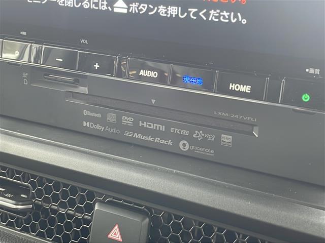 【アクセサリーソケット（電源ソケット）】電源からケーブルをつなげば、スマートフォンなどの電子機器の充電などを行うことができます！ゲーム機器や、カメラの充電にも便利ですね。