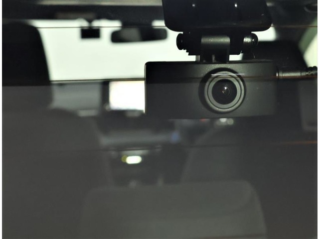 リヤ用ドライブレコーダー装備！これがあれば、相手方が危険運転をしてきた場合などでも客観的に証明でき、事故や事件の直接的な証拠の確保にも生り得ます。