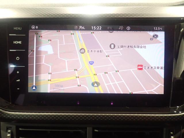 純正ナビです！純正ならではのピッタリと収まった感じが、より一層スタイリッシュな雰囲気を演出してくれます。