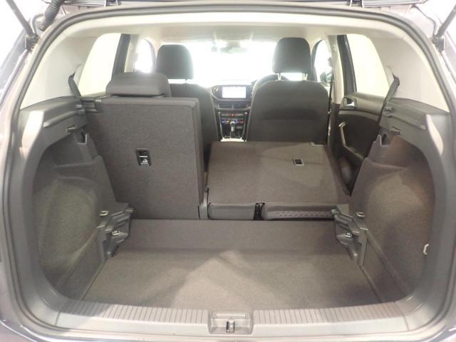 可動式アンダーボード付きラゲッジルーム。使い方はお客様次第です。