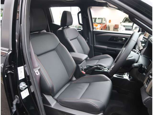 フロントシート　レザーシートオレンジステッチ　シートヒーター　運転席パワーシート
