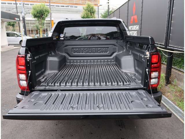 ベッドライナー　車両重量2140kg　車両総重量2915kg　最大積載量500kg