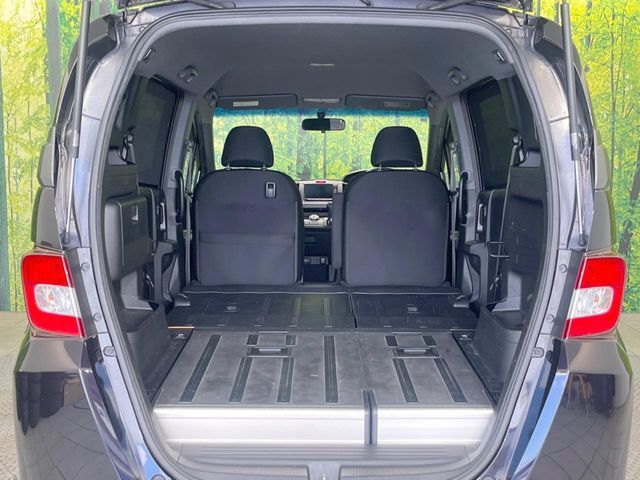 普段のお買い物や通勤、送迎等に十分な荷室スペースを確保しております。セカンドシートを倒すと、大きな荷物の積載も可能です♪