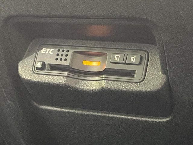 【ETC】高速道路の料金所をストレスなく通過！話題のスポットやサービスエリアに多い「スマートIC」利用時は必須のアイテムです。当店でセットアップを実施、ご納車当日からすぐにご利用いただけます！