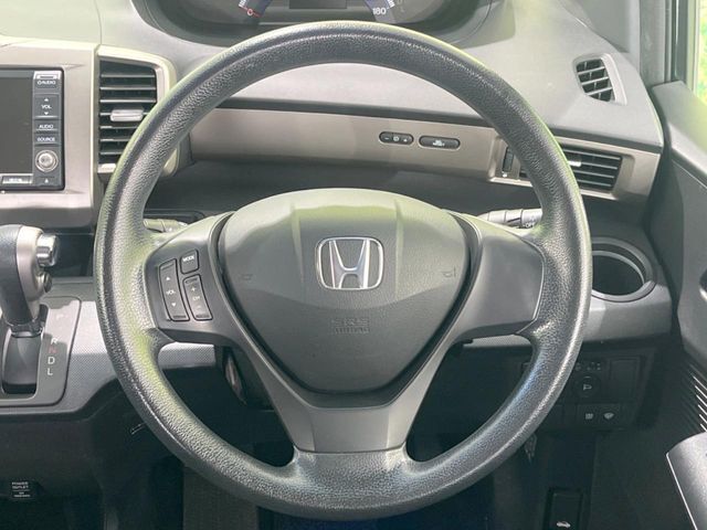 【ステアリングスイッチ】運転中、前方から目線をそらすことなく、オーディオ等の操作が可能な便利機能！安心＆快適なドライブを演出してくれます♪