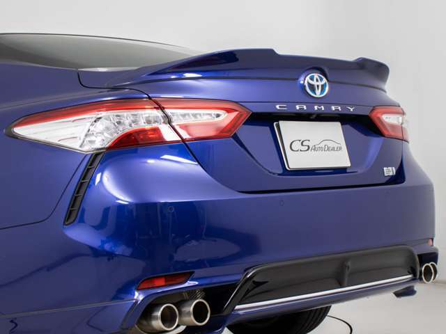 4本出しマフラー装着！！純正の雰囲気を崩さずにスポーティーさを演出いたします！！