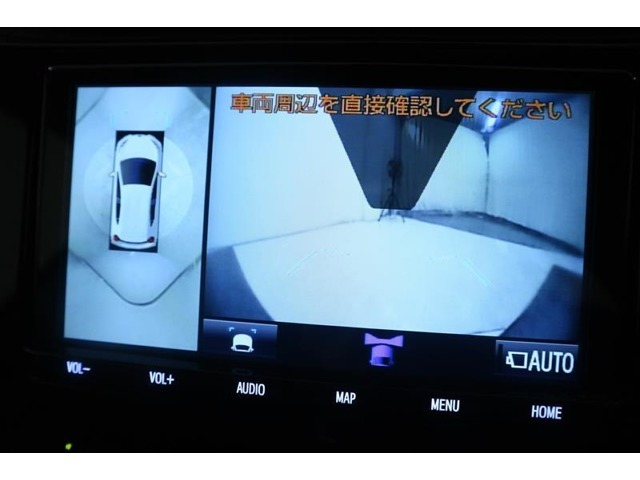 車を上から見たような視点のパノラミックビューモニター。後方の死角だけでなく左右や前方の障害物の発見もしやすくなります！