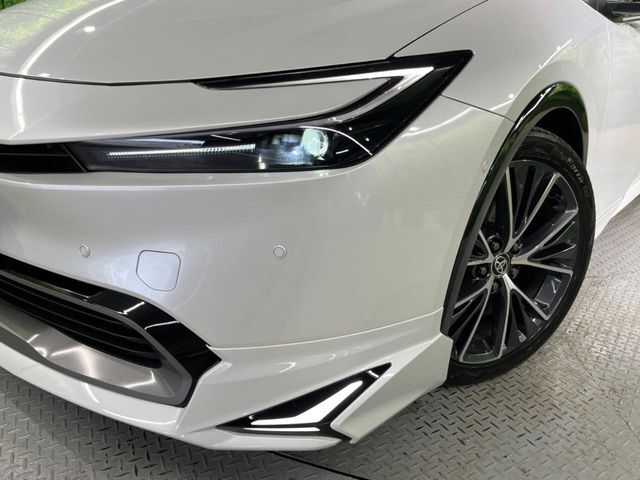 【LEDヘッドライト】悪天候や夜間走行時も良好な視界を確保し安心して運転できる高輝度LEDヘッドライトを装備！点灯速度が早く、消費電力も抑えられています。