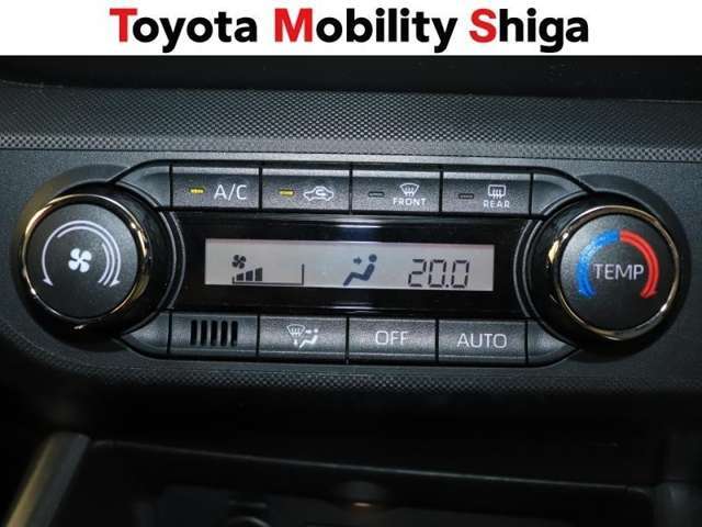 お好み温度に設定すると自動で調整してくれるオ-トエアコン装着車です。