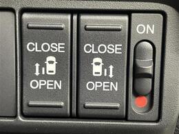 【両側パワースライドドア】小さなお子様でもボタン一つで楽々乗り降り出来ます♪駐車場で両手に荷物を抱えている時でもボタンを押せば自動で開いてくれますので、ご家族でのお買い物にもとっても便利な人気装備♪