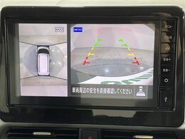 【マルチアラウンドモニター】まるでクルマを真上から見下ろしたかのような視点で駐車をサポートします！クルマの斜め後ろや真横など、前後左右の4つのカメラの映像が合成されて、モニターに映し出されます。