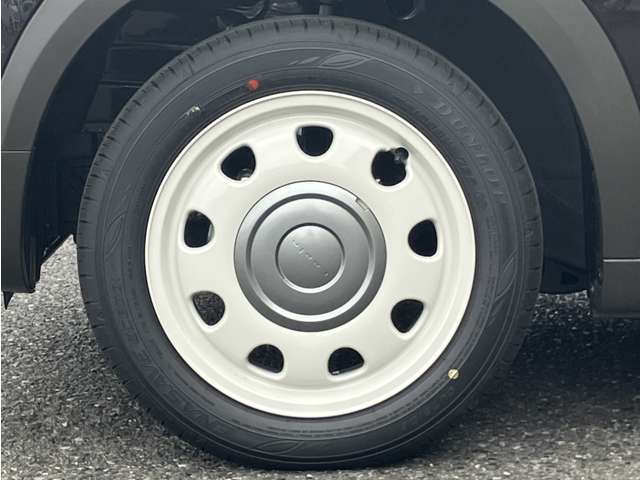 純正ホイールを装着しております。車両に関してのご質問は、スタッフまでお気軽にお問合せ下さい！TEL：0439-88-6662