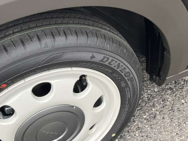 純正ホイールを装着しております。車両に関してのご質問は、スタッフまでお気軽にお問合せ下さい！TEL：0439-88-6662