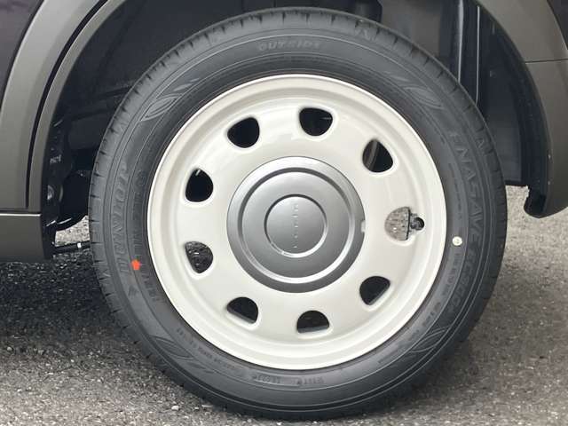 純正ホイールを装着しております。車両に関してのご質問は、スタッフまでお気軽にお問合せ下さい！TEL：0439-88-6662