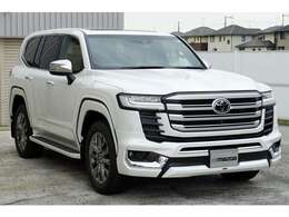 指紋認証スタートスイッチ他、先進機能を付与した最新の予防安全パッケージ「Toyota Safety Sense」、パーキングサポートブレーキ（前後方静止物、後方接近車両、後方歩行者）などを装備。