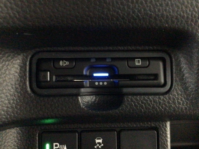 【ETC車載器】もはや必須アイテムのETCを搭載！高速道路のご利用時にとても便利！わずらわしい料金所での現金支払いが不要となりスムーズに通過できます♪