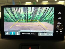 【バックカメラ】駐車時に後方がリアルタイム映像で確認できます。大型商業施設や立体駐車場での駐車時や、夜間のバック時に大活躍！運転スキルに関わらず、今や必須となった装備のひとつです！