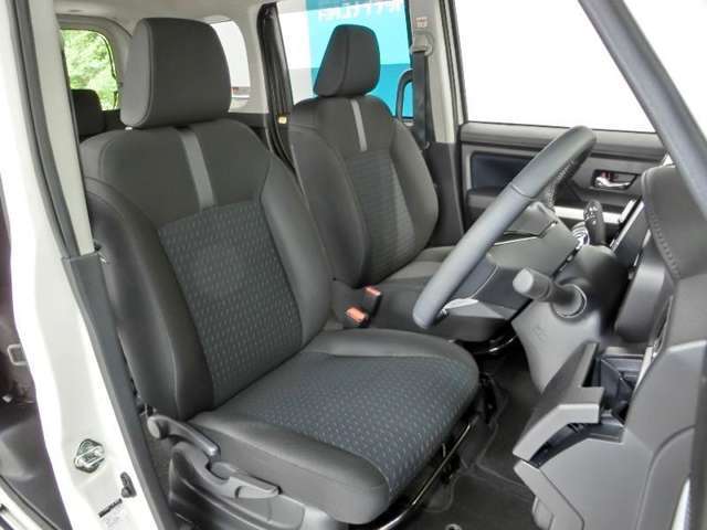 運転席シートです。フィット感が有り座り心地の良いシートです。