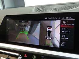 リアビューカメラ＆トップビューカメラ。ガイドラインとパークディスタンスコントロールで安全に車庫入れ可能。