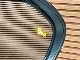 【ブラインドスポットモニター（BSM）】車線変更時に車両後方から来る車両を検知し安全をサポートする装置です。