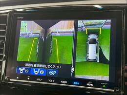 【アラウンドビューモニター】 クルマを上空から見下ろしているかのように、直感的に周囲の状況を把握できます。