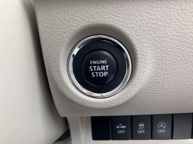 【キーレスプッシュスタート】ブレーキを踏みながらボタンを押すとエンジンがかかります♪鍵の出し入れをしなくてもいいので楽ですね！！