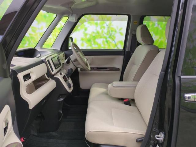 WECARSでは各商談席に大型モニターをご用意しております！見やすい大画面でゆったりと全国の在庫をご覧いただけます！是非ご来店お待ちしております！