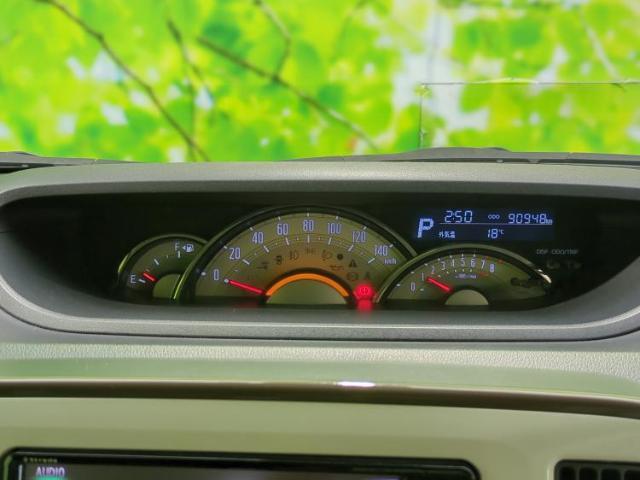 WECARSの展示場では実際に見て、触ってお車をお選びいただけます！知識の豊富な営業スタッフが様々なカーライフをご提案いたします！