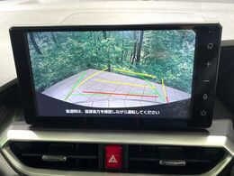 【バックカメラ】駐車時に後方がリアルタイム映像で確認できます。大型商業施設や立体駐車場での駐車時や、夜間のバック時に大活躍！運転スキルに関わらず、今や必須となった装備のひとつです！