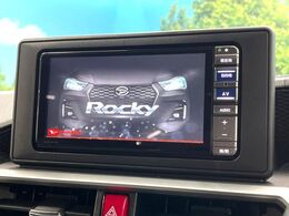 【ナビゲーション】目的地までしっかり案内してくれる使いやすいナビ。Bluetooth接続すればお持ちのスマホやMP3プレイヤーの音楽を再生可能！毎日の運転がさらに楽しくなります！！