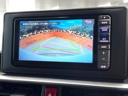 【バックカメラ】駐車時に後方がリアルタイム映像で確認できます。大型商業施設や立体駐車場での駐車時や、夜間のバック時に大活躍！運転スキルに関わらず、今や必須となった装備のひとつです！