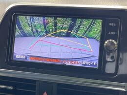 【バックカメラ】駐車時に後方がリアルタイム映像で確認できます。大型商業施設や立体駐車場での駐車時や、夜間のバック時に大活躍！運転スキルに関わらず、今や必須となった装備のひとつです！