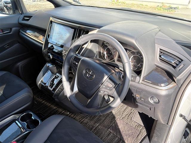 運転席・助手席周りの写真です！