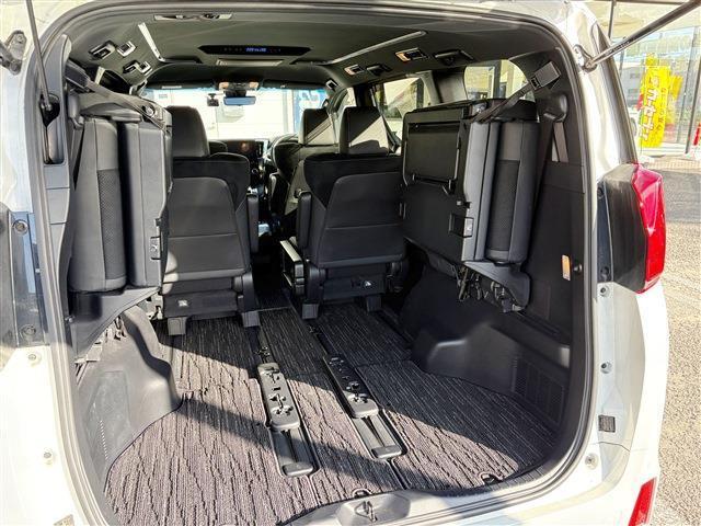 ラゲッジルームも広々としており、大きな荷物も積んでいただけます！